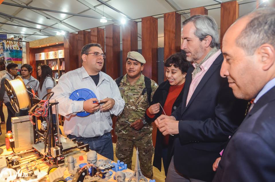 Con autoridades